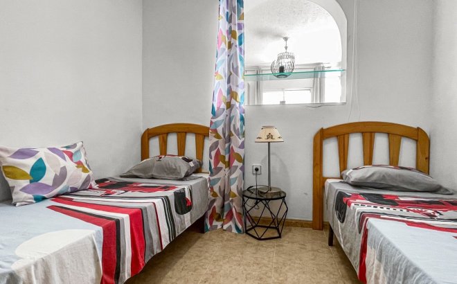 Resale - Bungalow -
Torrevieja - Costa Blanca