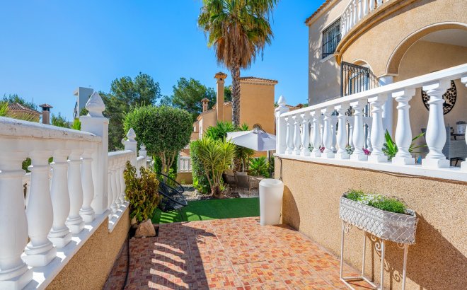 Resale - Villa -
Villamartin - Costa Blanca