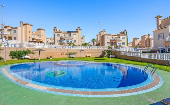 Resale - Villa -
Villamartin - Costa Blanca