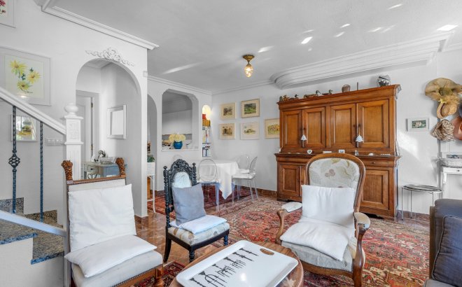 Resale - Villa -
Villamartin - Costa Blanca