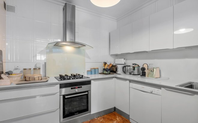 Resale - Villa -
Villamartin - Costa Blanca