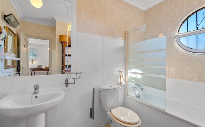 Resale - Villa -
Villamartin - Costa Blanca