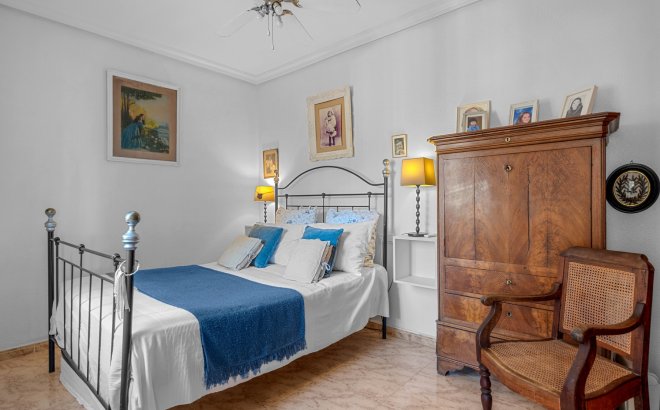 Resale - Villa -
Villamartin - Costa Blanca