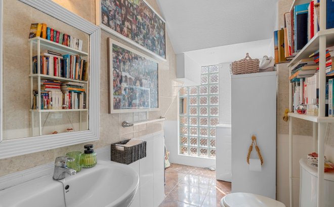 Resale - Villa -
Villamartin - Costa Blanca