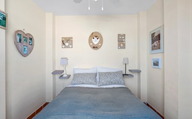 Resale - Villa -
Villamartin - Costa Blanca