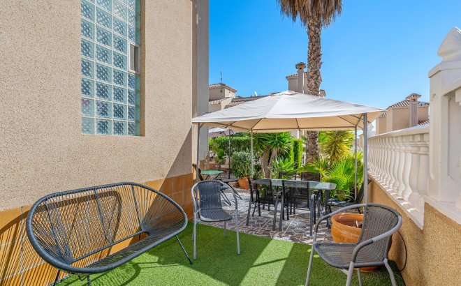 Resale - Villa -
Villamartin - Costa Blanca