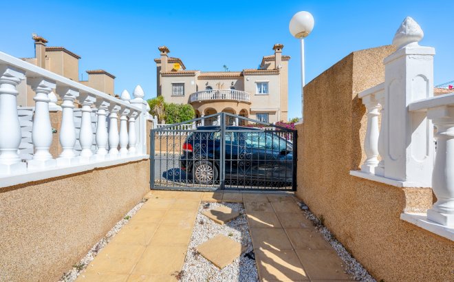 Resale - Villa -
Villamartin - Costa Blanca