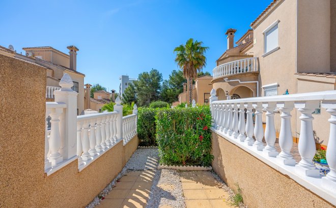 Resale - Villa -
Villamartin - Costa Blanca