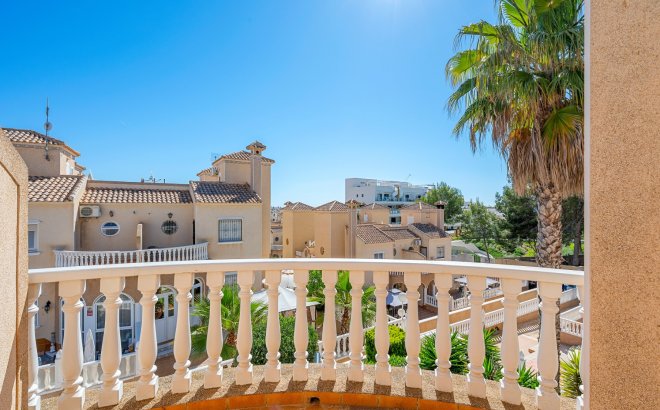 Resale - Villa -
Villamartin - Costa Blanca