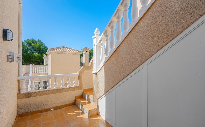 Resale - Villa -
Villamartin - Costa Blanca