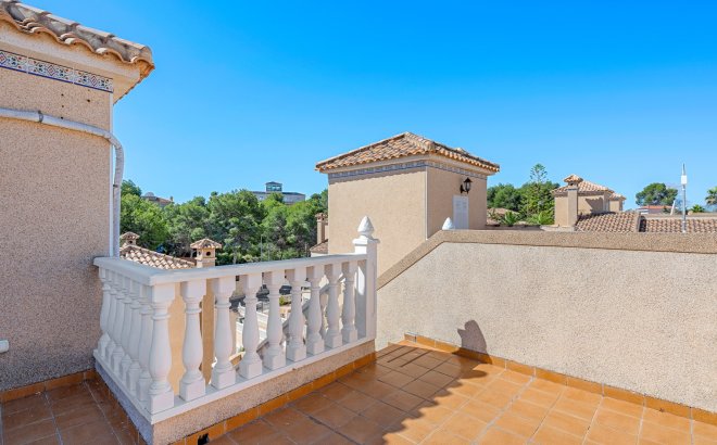 Resale - Villa -
Villamartin - Costa Blanca