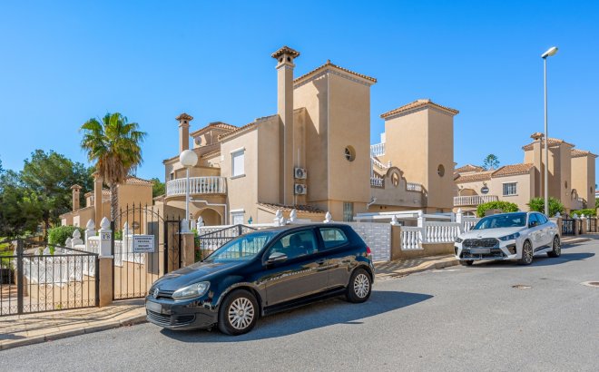 Resale - Villa -
Villamartin - Costa Blanca