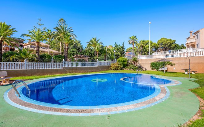 Resale - Villa -
Villamartin - Costa Blanca