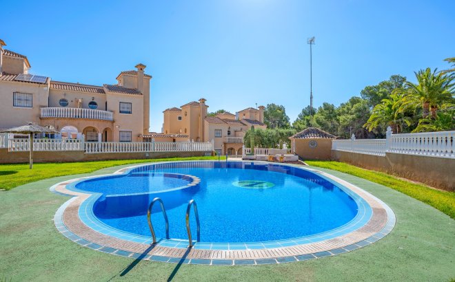 Resale - Villa -
Villamartin - Costa Blanca