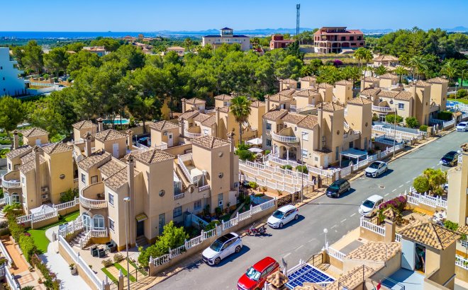 Resale - Villa -
Villamartin - Costa Blanca