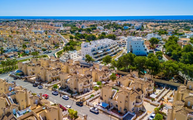 Resale - Villa -
Villamartin - Costa Blanca