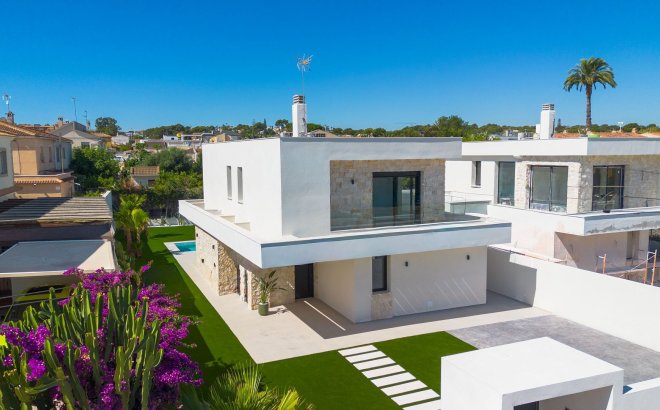 Resale - Villa -
Torrevieja - Costa Blanca