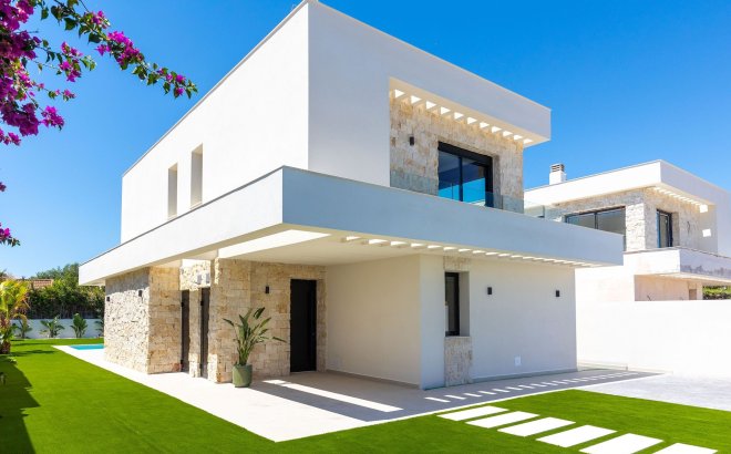 Resale - Villa -
Torrevieja - Costa Blanca