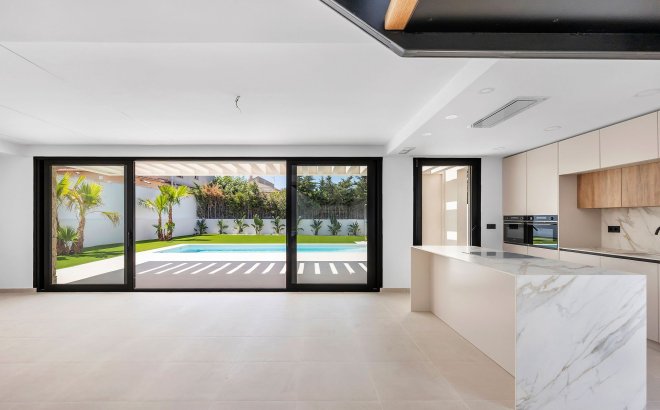 Resale - Villa -
Torrevieja - Costa Blanca
