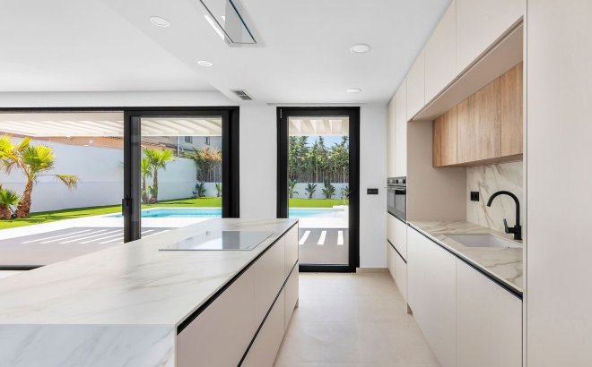 Resale - Villa -
Torrevieja - Costa Blanca