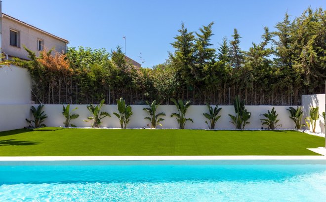 Resale - Villa -
Torrevieja - Costa Blanca