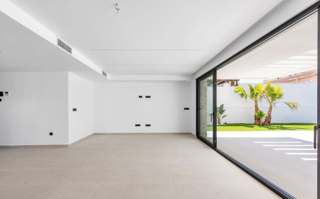 Resale - Villa -
Torrevieja - Costa Blanca