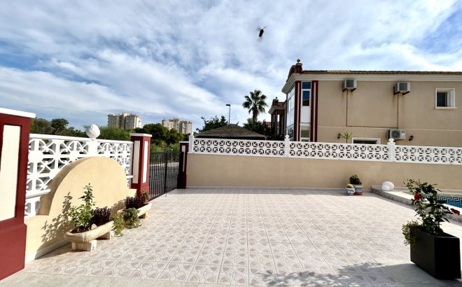 Resale - Town House -
Dehesa de Campoamor - Costa Blanca