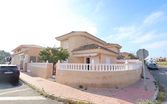 Resale - Villa -
Torrevieja - Costa Blanca
