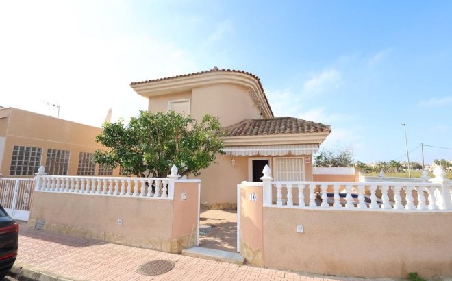 Resale - Villa -
Torrevieja - Costa Blanca