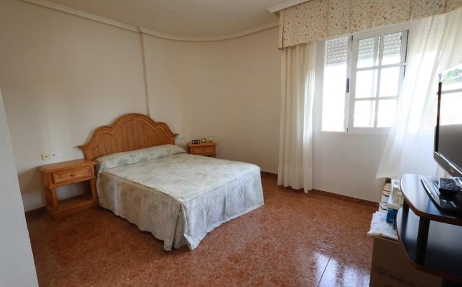 Resale - Villa -
Torrevieja - Costa Blanca