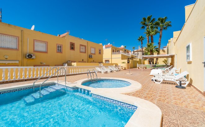 Revente - Town House -
Villamartin - Costa Blanca