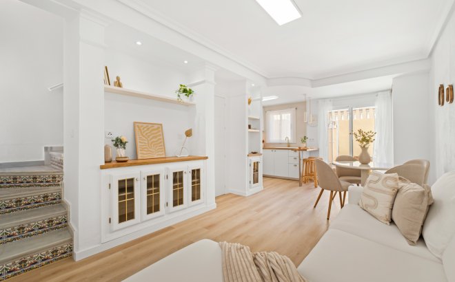 Revente - Town House -
Villamartin - Costa Blanca