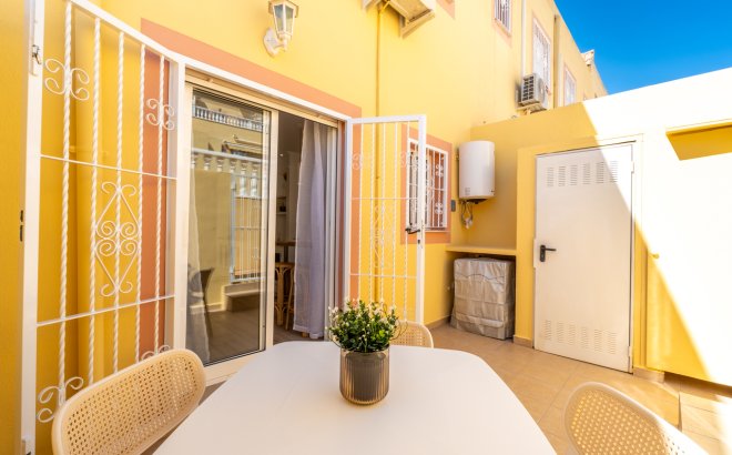 Revente - Town House -
Villamartin - Costa Blanca