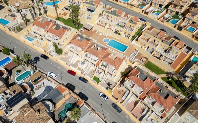 Revente - Town House -
Villamartin - Costa Blanca