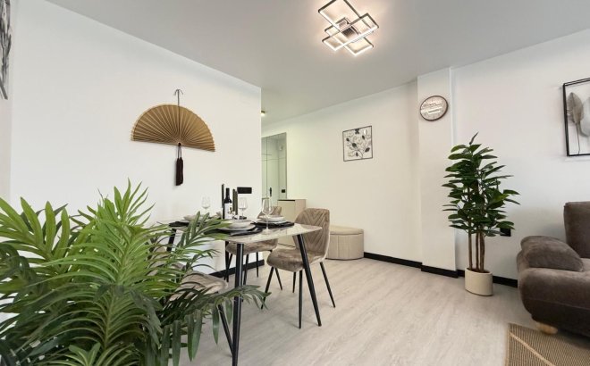 Revente - Appartement -
Torrevieja - Playa del Cura