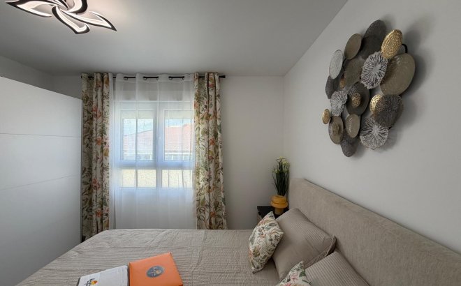 Revente - Appartement -
Torrevieja - Playa del Cura