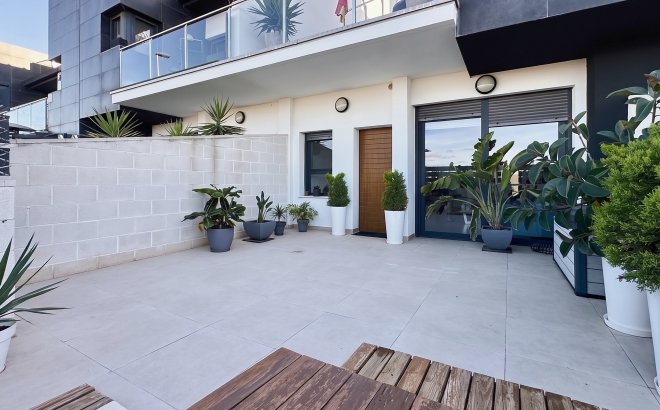 Revente - Town House -
Villamartin - Costa Blanca