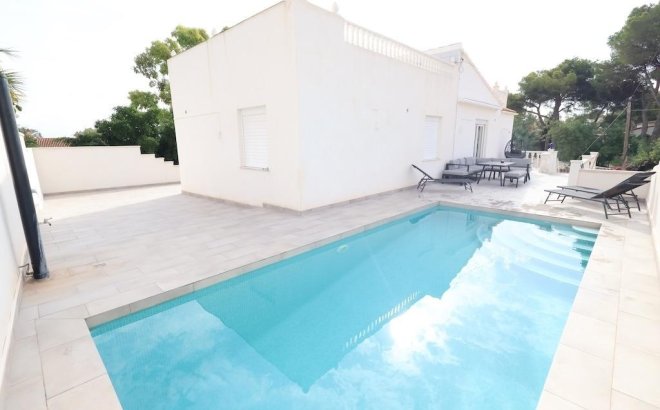 Resale - Villa -
Torrevieja - Costa Blanca