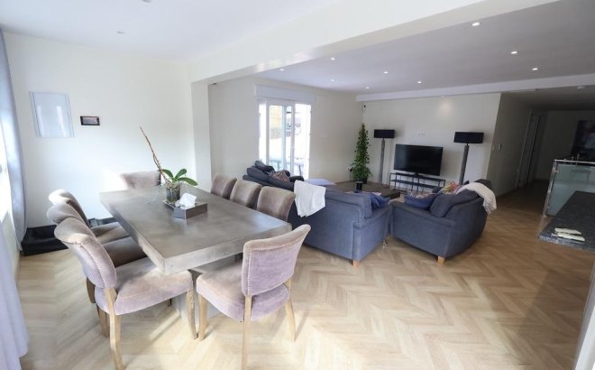 Resale - Villa -
Torrevieja - Costa Blanca
