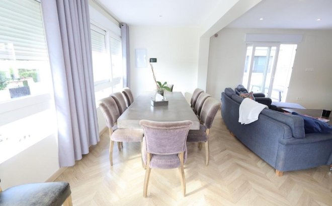 Resale - Villa -
Torrevieja - Costa Blanca