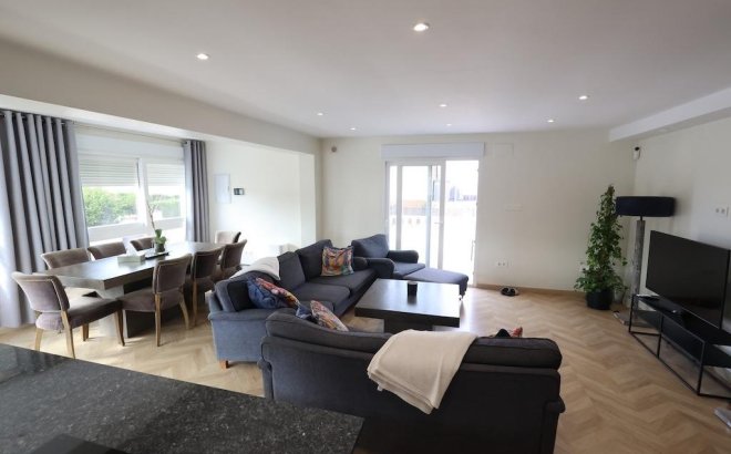 Resale - Villa -
Torrevieja - Costa Blanca