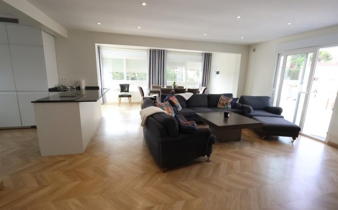 Resale - Villa -
Torrevieja - Costa Blanca