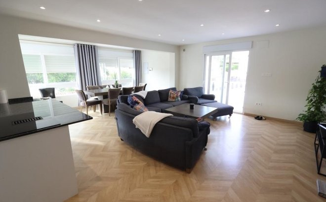 Resale - Villa -
Torrevieja - Costa Blanca
