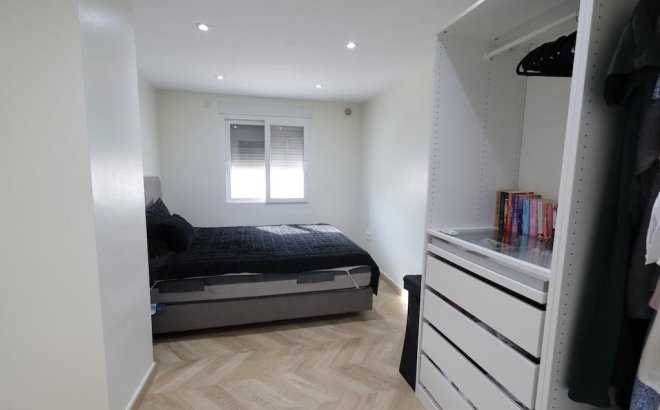 Resale - Villa -
Torrevieja - Costa Blanca