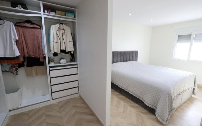 Resale - Villa -
Torrevieja - Costa Blanca