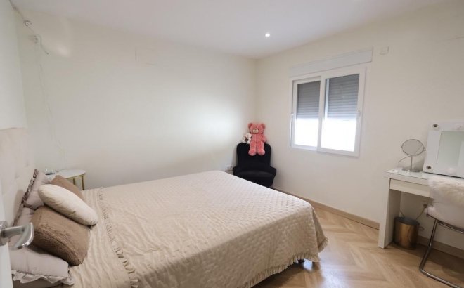 Resale - Villa -
Torrevieja - Costa Blanca