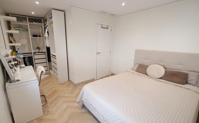 Resale - Villa -
Torrevieja - Costa Blanca