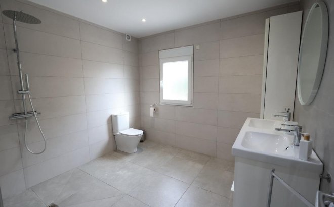 Resale - Villa -
Torrevieja - Costa Blanca