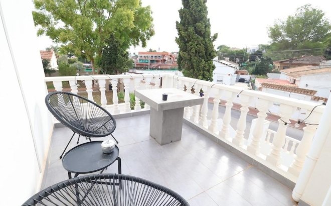 Resale - Villa -
Torrevieja - Costa Blanca