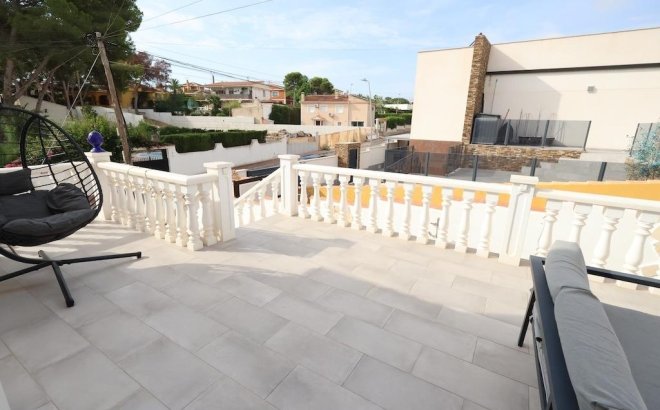 Resale - Villa -
Torrevieja - Costa Blanca